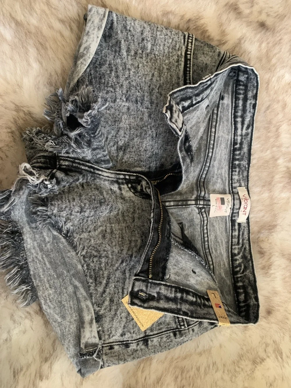 Vibrant Gray Acid-Wash High-Rise Denim Shorts - Picture 3 of 3